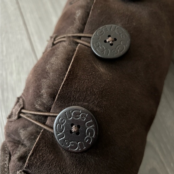 UGG Bailey Button - Picture 7 of 9